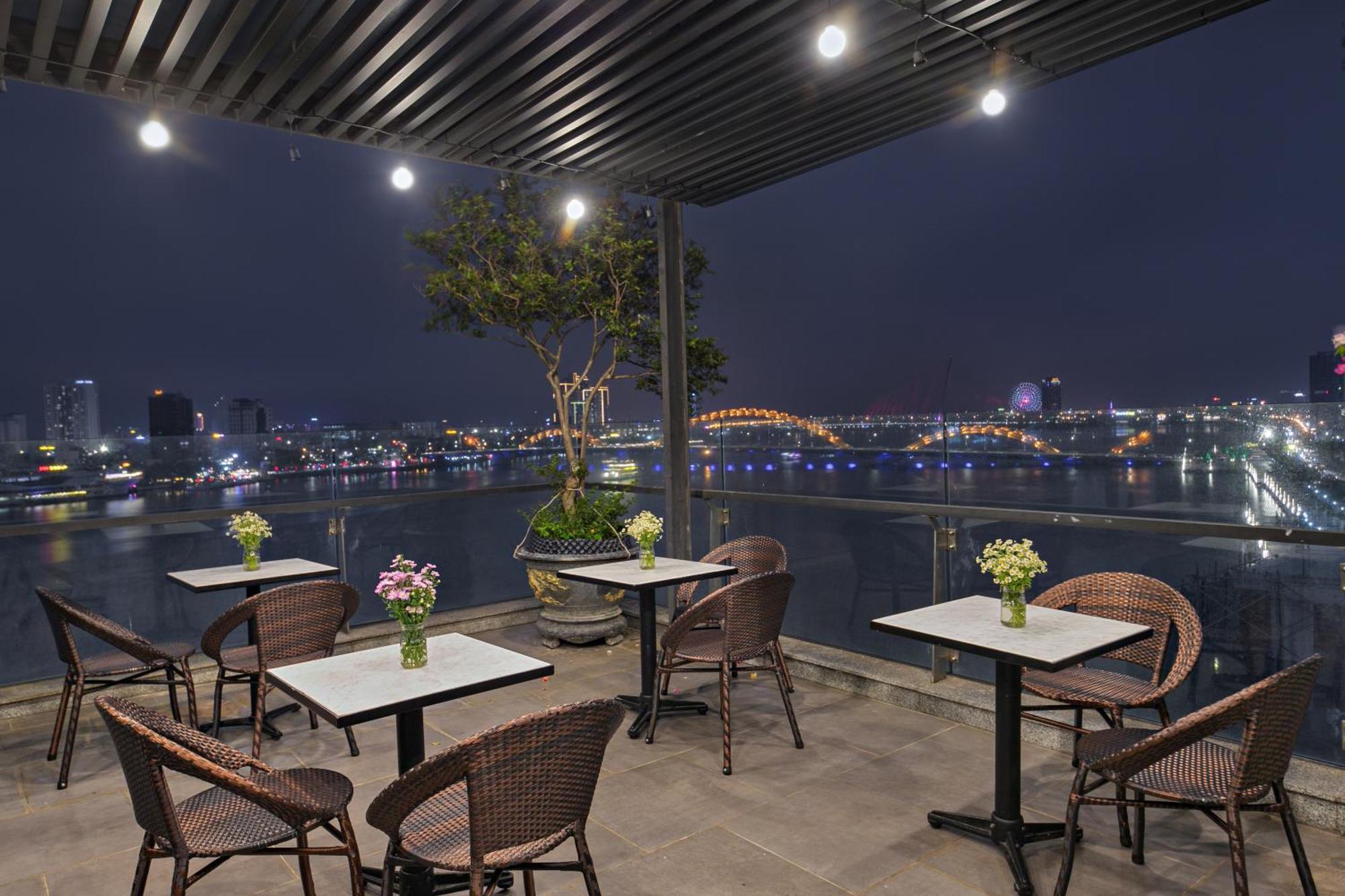 Avora Hotel Da Nang Bagian luar foto