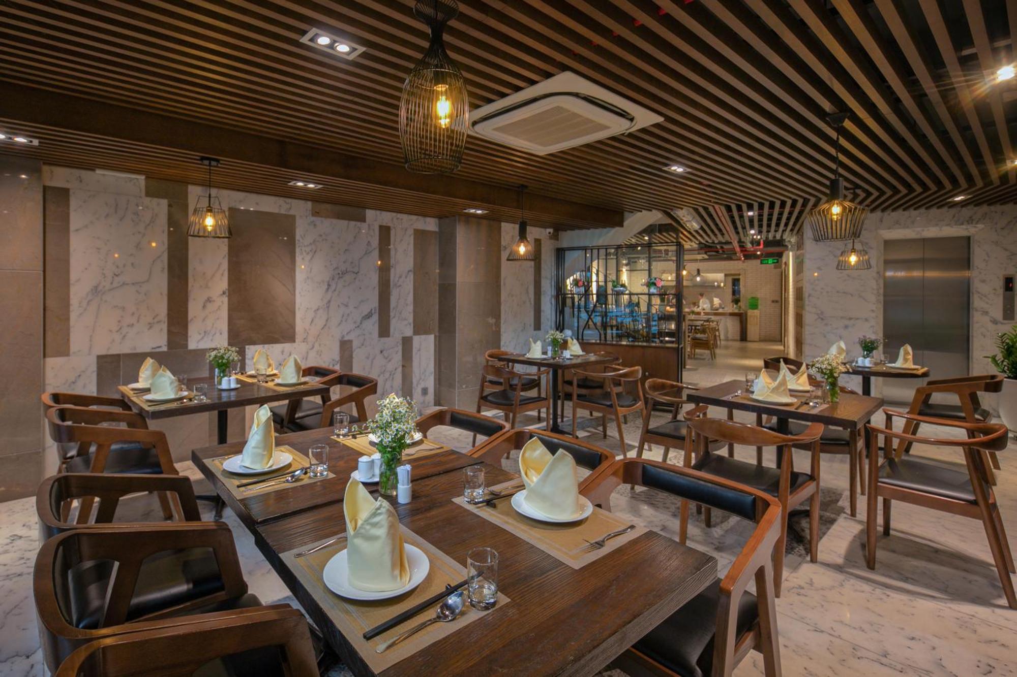 Avora Hotel Da Nang Bagian luar foto