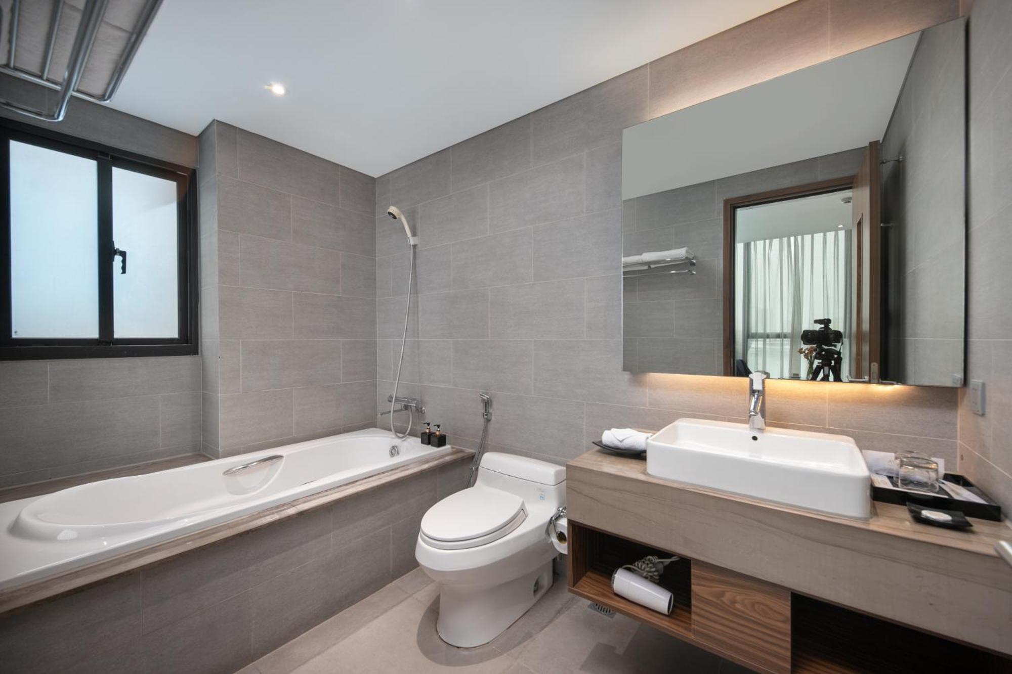 Avora Hotel Da Nang Bagian luar foto