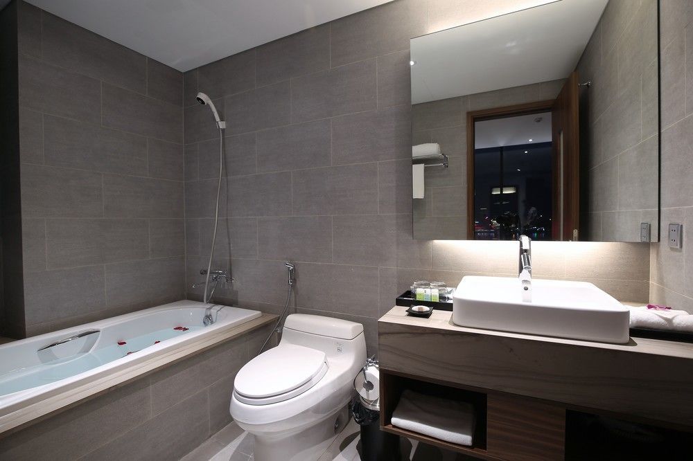 Avora Hotel Da Nang Bagian luar foto