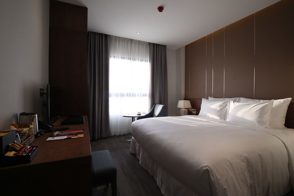 Avora Hotel Da Nang Bagian luar foto
