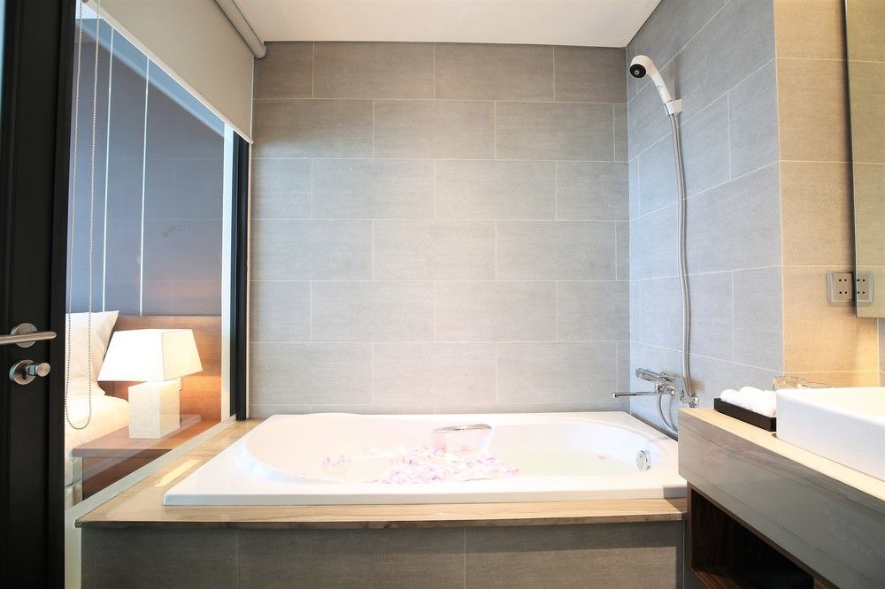 Avora Hotel Da Nang Bagian luar foto
